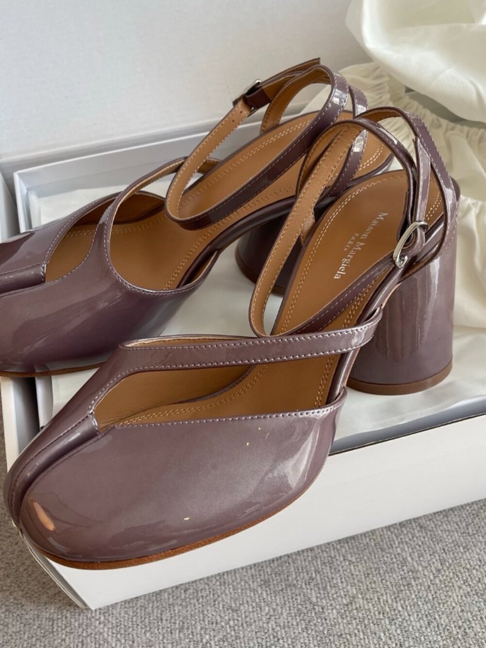 Maison Martin Mar Tabi Slingback Block Heel Sandals (Dusty Mauve Patent Leather) - Picture 3 of 8